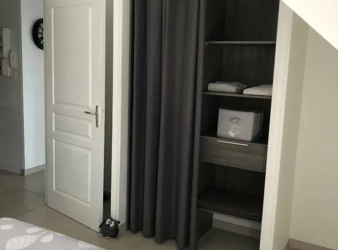 Appart. Sur Avec Garage Et Wifi. アパート